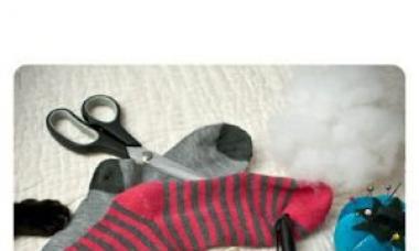 Как сделать куклу и игрушки из носков Игрушки из носков и детских колготок